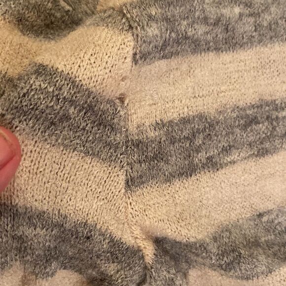 NWT Nico La cardigan gray and cream - Picture 9 of 10